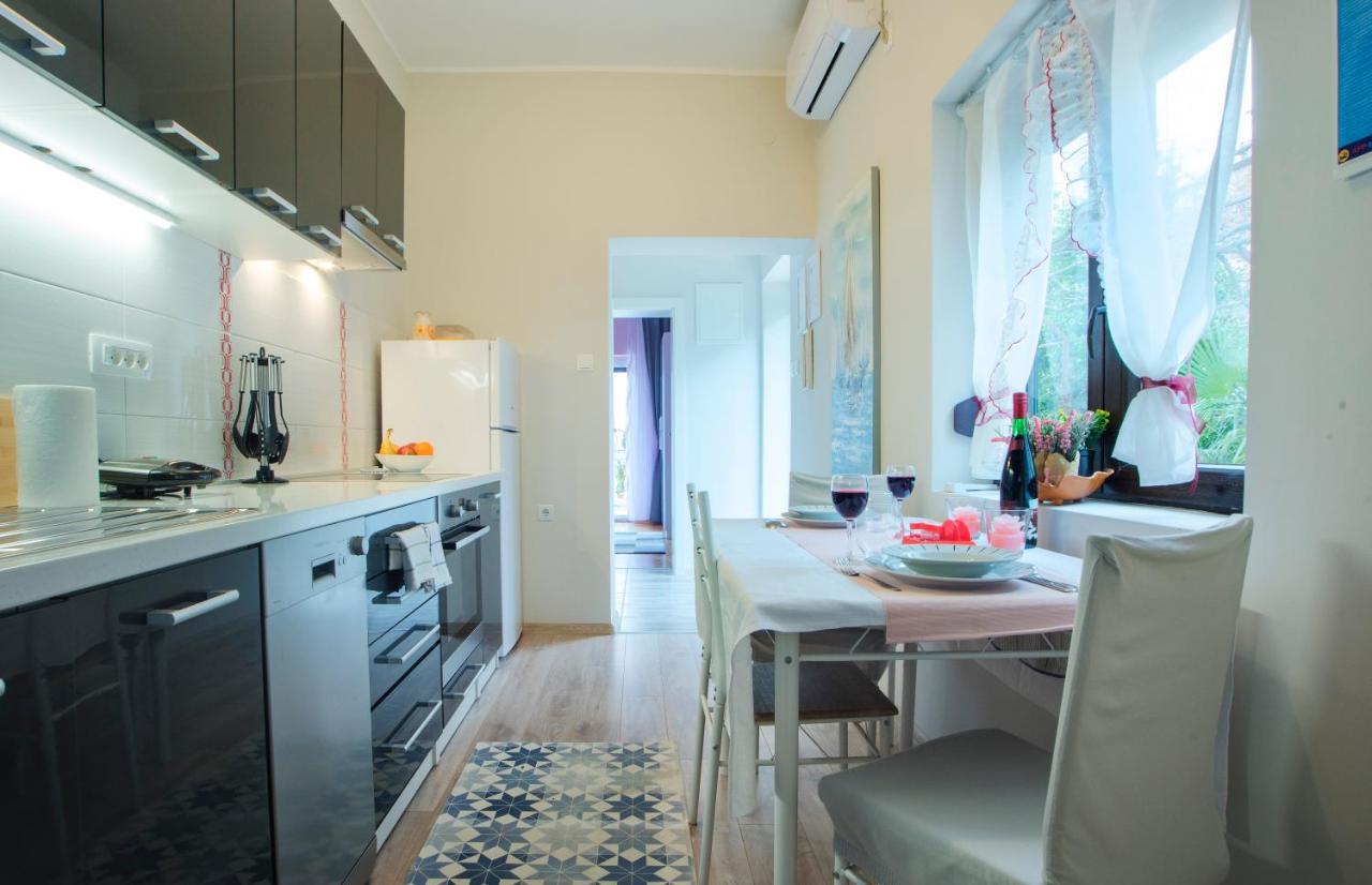 Apartments Karmelic Malinska Buitenkant foto
